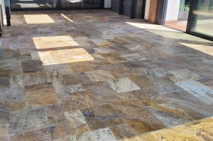 Trawertyn Scabos szczotkowany i dłutowany komplet 0,742 m2