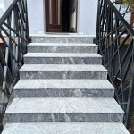 Schody granitowe Juparana płomieniowane 150x33x2 cm